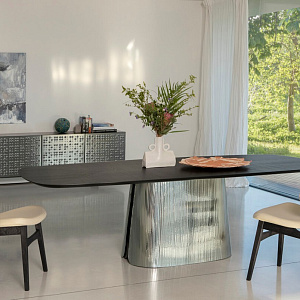 Итальянский стол Adone Plisse производства 100% Made in Italy.
Бренд Tonin Casa.