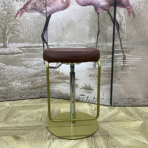 Итальянский Барный табурет TUCK SG Табурет оснащен подъемным механизмом с системой газ-лифт.