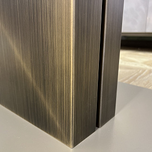 Итальянский обеденный  стол Sabino раскладной Riflessi компактный с эффектной столешницей Verde