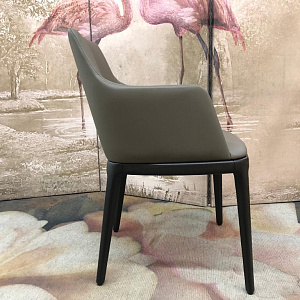 Итальянский стул  MAX DELUXE с подлокотниками Eforma в натуральной коже на деревянном основании