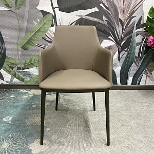 Стул итальянский  с подлокотниками  Max Metall в натуральной коже Eforma Италия