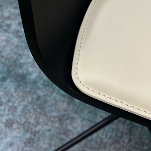 Стул итальянский поворотный деревянный  HOLLYWOOD swivel Tonin Casa с сиденьем из кожи