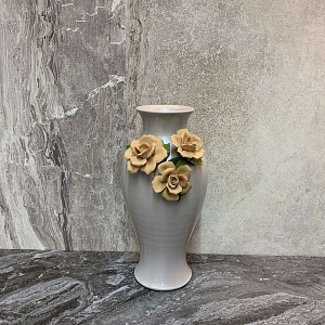 Ваза Snello 10327 Perla H40 с фарфоровыми цветами Capodimonte