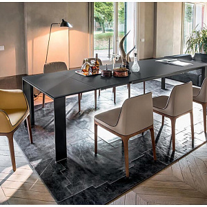 Кожаный Стул Mivida Tonin Casa на деревянном основании.