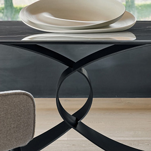 Стол фиксированный Breeze. Calligaris.
Дизайнерский стол со стеклянной столешницей.