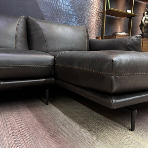 Диван итальянский DRAGEES Calia Italia в натуральной коже с декоративной строчкой