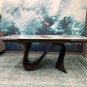 Итальянский  дизайнерский раскладной обеденный стол Wave 
Tonin Casa на креативном основании волной