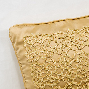 Декоративная подушка ручной работы золотистая