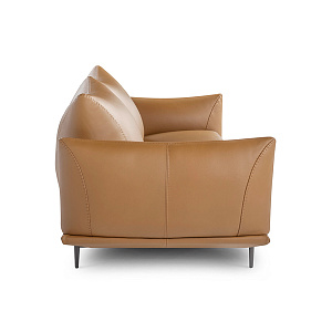 Диван итальянский прямой кожаный Dragees Calia Italia с округлыми формами и декоративной строчкой