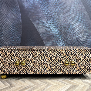 Тумба  итальянская авторская BOVARY Momenti Casa Италия с леопардовым принтом оригинального дизайна