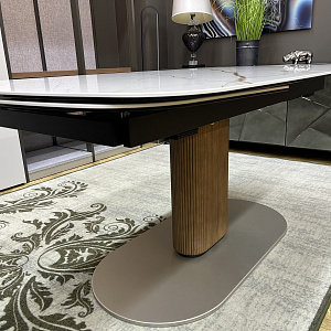 Стол итальянский Cameo Calligaris раскладной с керамической закругленной столешницей на одной ноге