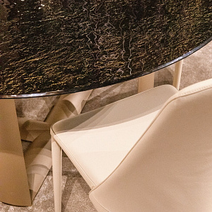 Итальянский стол Cube Round производства 100% Made in Italy.
Бренд Tonin Casa.