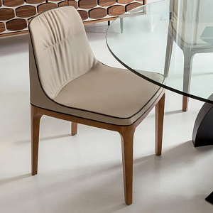 Кожаный Стул Mivida Tonin Casa на деревянном основании.