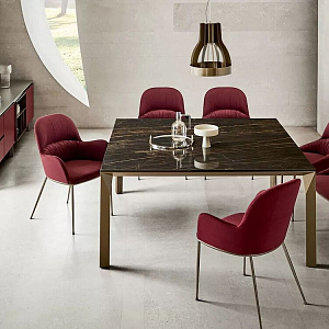 Стул QUEEN на металлическом основании