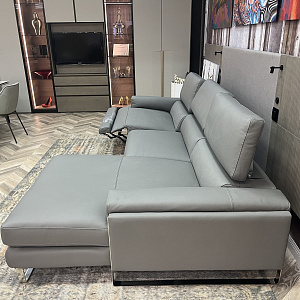 Кожаный итальянский  диван с реклайнером Romeo Relax Calia Italia Италия с шезлонгом