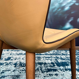 Итальянский Стул Sorrento 8043 Tonin Casa в натуральной коже  эргономичной формы