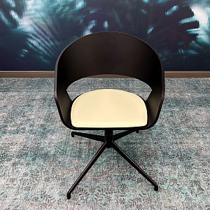 Стул итальянский поворотный деревянный  HOLLYWOOD swivel Tonin Casa с сиденьем из кожи