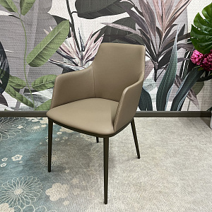 Стул итальянский  с подлокотниками  Max Metall в натуральной коже Eforma Италия