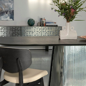 Итальянский стол Adone Plisse производства 100% Made in Italy.
Бренд Tonin Casa.