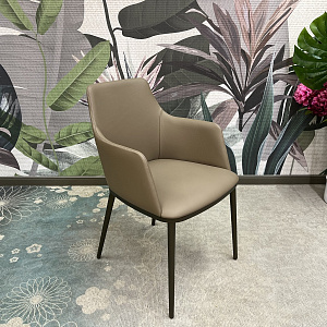 Стул итальянский  с подлокотниками  Max Metall в натуральной коже Eforma Италия