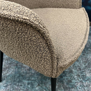 Стул итальянский с подлокотниками GAIA  Tonin Casa, ткань букле, на металлическом основании