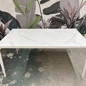 Стол маленький итальянский обеденный нераскладной  Mercury с белой керамической столешницей