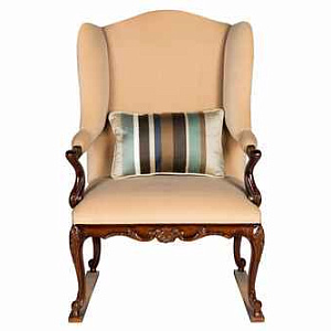 Кресло  деревянное