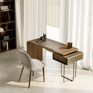 Итальянский Стол туалетный Auri DESK. Altacom. Дизайн Ollen Pal.
Коллекция 2023 года.