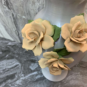 Ваза Snello 10327 Perla H40 с фарфоровыми цветами Capodimonte