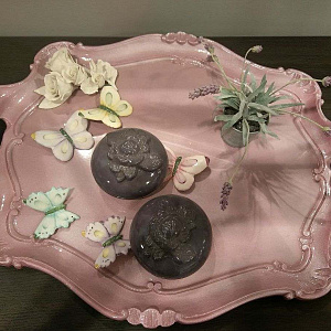 Поднос деревянный с фарфоровым декором