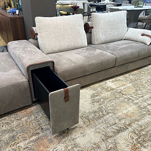 Итальянский Диван премиум-класса Gregory из кожи и ткани с декоративными элементами