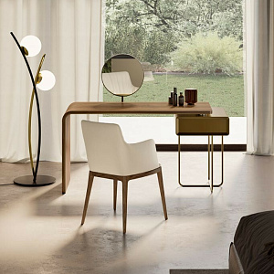 Итальянский Стол туалетный Auri DESK. Altacom. Дизайн Ollen Pal.
Коллекция 2023 года.