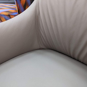 Итальянское дизайнерское полукресло  Isidora в натуральной коже.Eforma, комфортное и элегантное