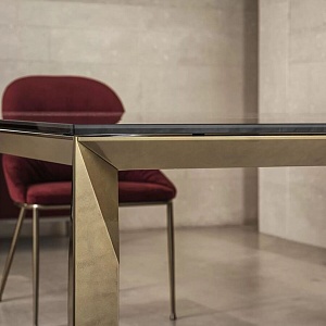 Стул QUEEN на металлическом основании