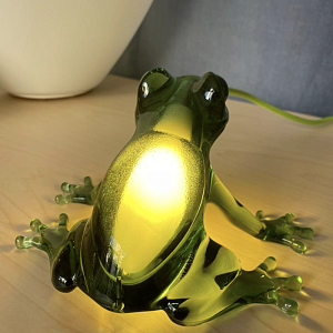Настольная лампа Qeeboo Hungry Frog Hungry Frog Emerald 59001EM
