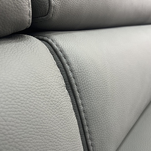 Кожаный итальянский  диван с реклайнером Romeo Relax Calia Italia Италия с шезлонгом