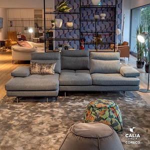 Угловой итальянский диван Toby Wing с шагающей спинкой Calia Italia Италия в ткани серого цвета