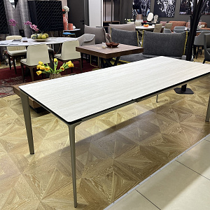 Стол итальянский раскладной Boma Calligaris с керамической столешницей на 4 тонких ножках из металла